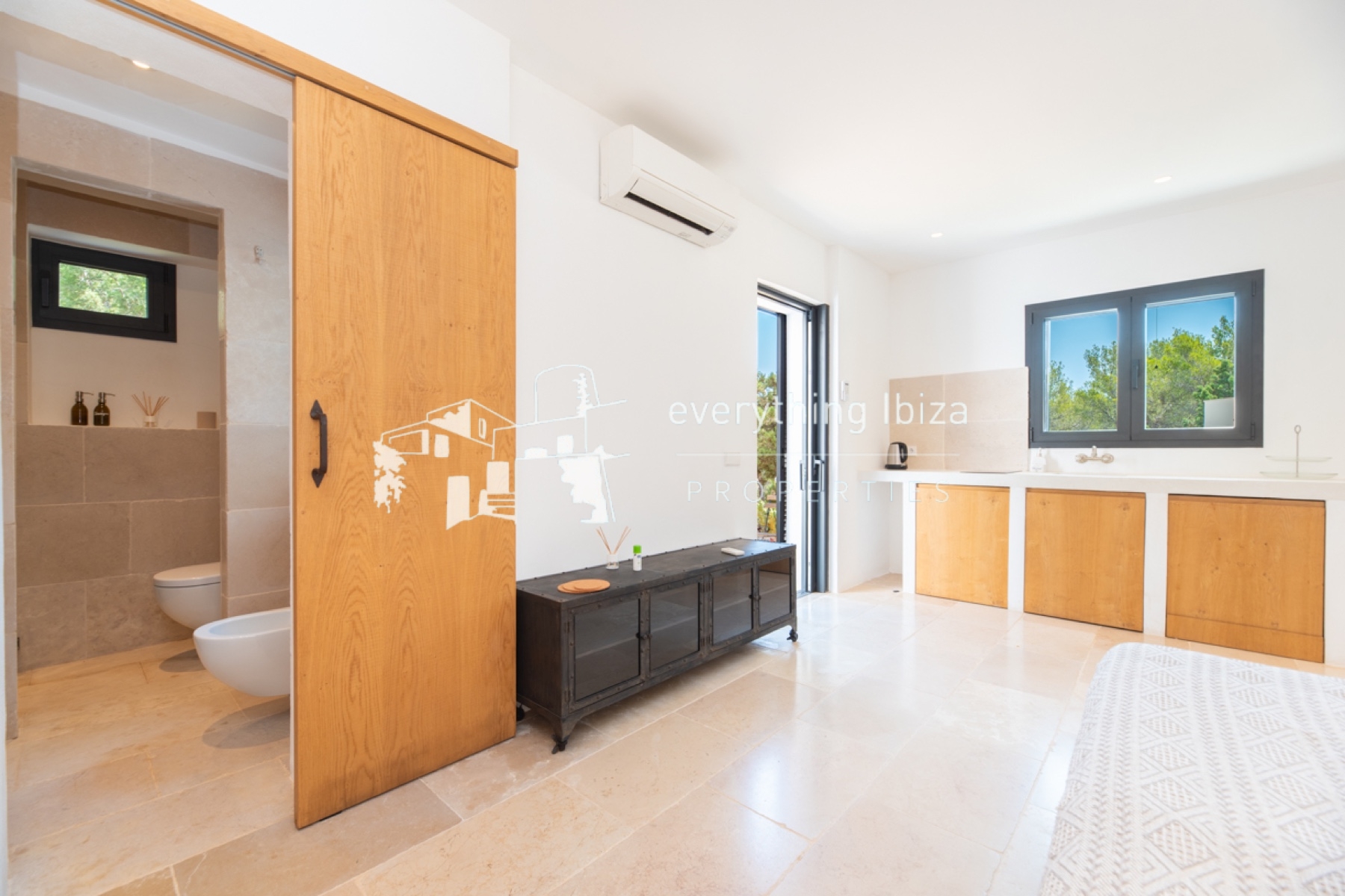 Impressive Mediterranean Villa with Super Views and Walking Distance to the Beach - for sale by everything ibiza Properties - ref. 1887