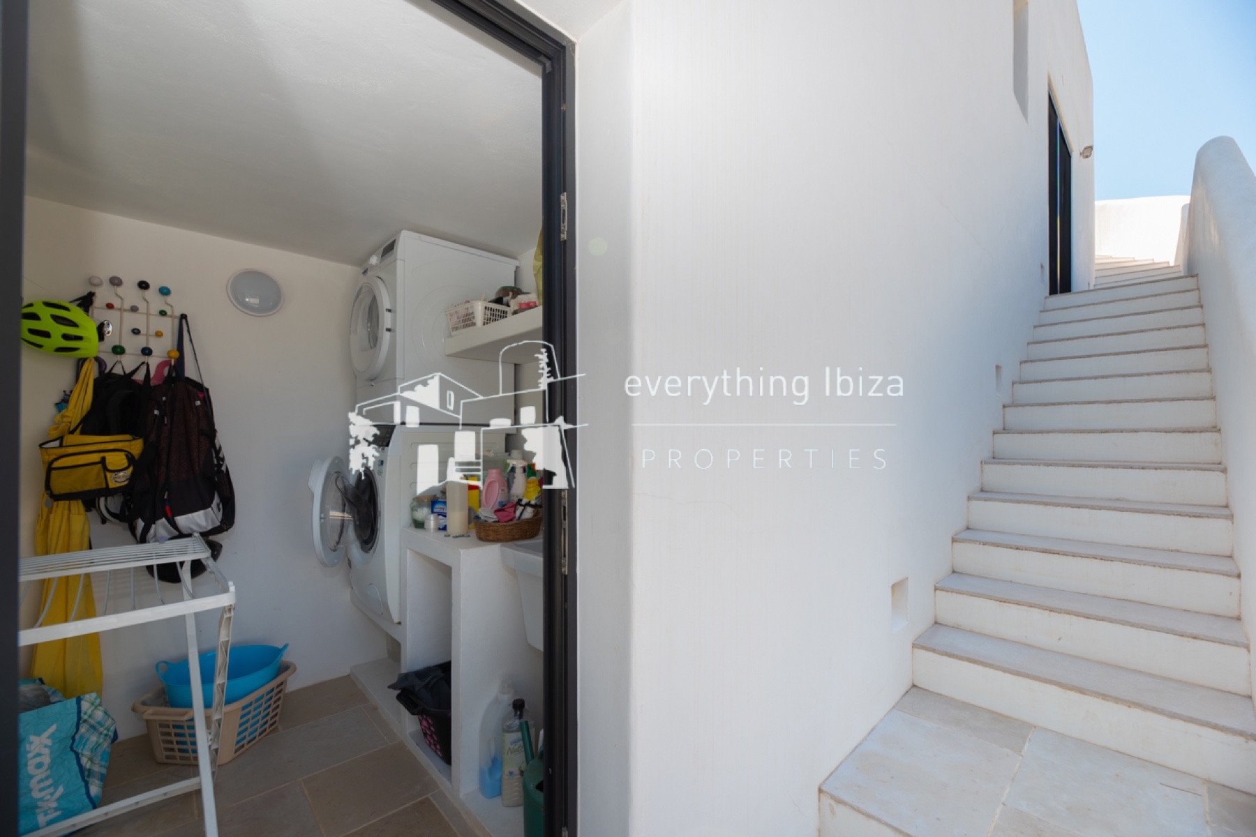 Impressive Mediterranean Villa with Super Views and Walking Distance to the Beach - for sale by everything ibiza Properties - ref. 1887