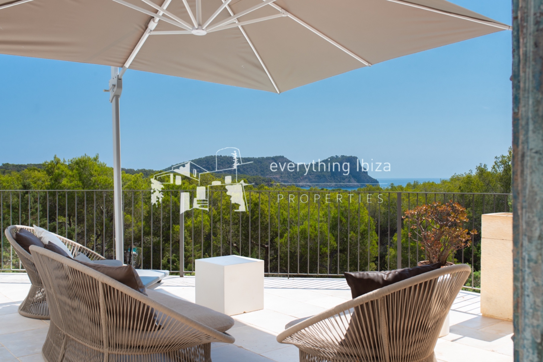 Impressive Mediterranean Villa with Super Views and Walking Distance to the Beach - for sale by everything ibiza Properties - ref. 1887