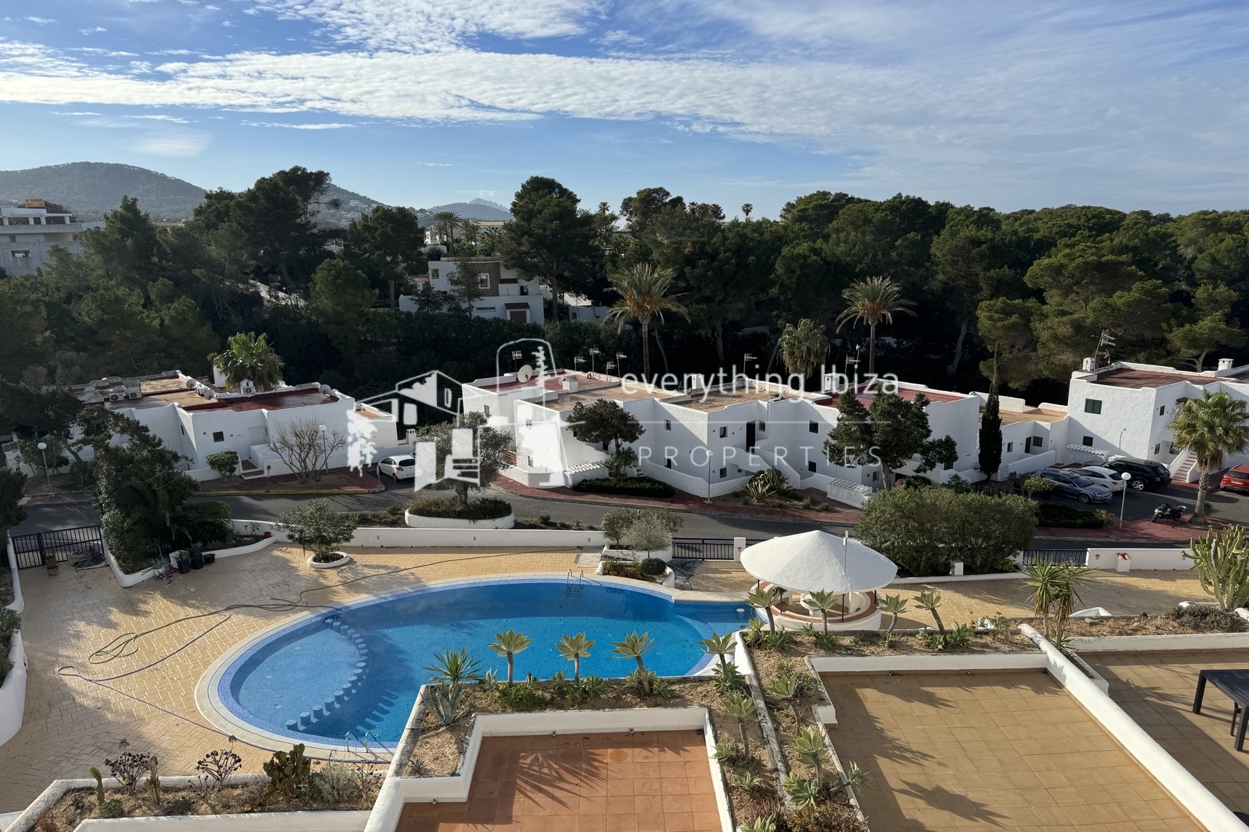 Charming Penthouse Apartment with Rooftop Splash Pool, Sea and Sunset Views - for sale by everything ibiza Properties - ref. 1890
