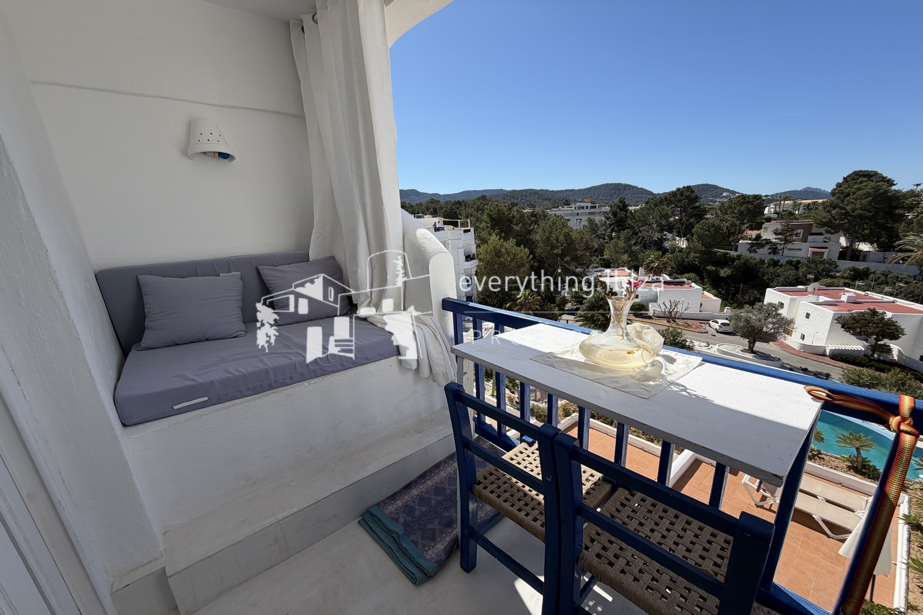 Charming Penthouse Apartment with Rooftop Splash Pool, Sea and Sunset Views - for sale by everything ibiza Properties - ref. 1890