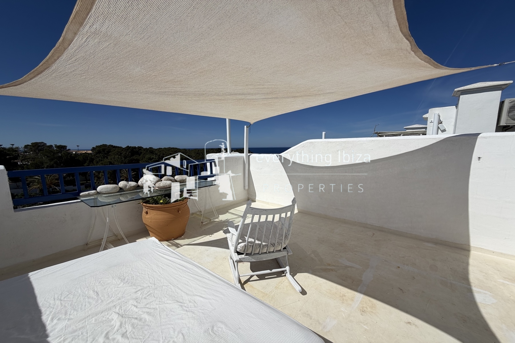Charming Penthouse Apartment with Rooftop Splash Pool, Sea and Sunset Views - for sale by everything ibiza Properties - ref. 1890