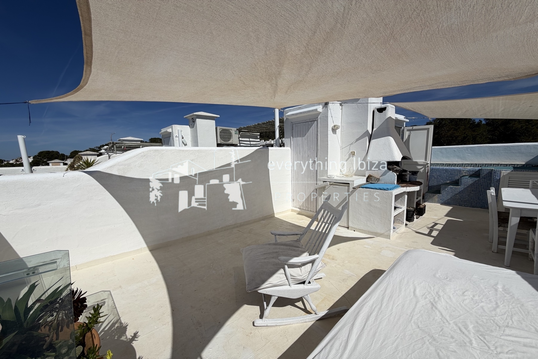 Charming Penthouse Apartment with Rooftop Splash Pool, Sea and Sunset Views - for sale by everything ibiza Properties - ref. 1890