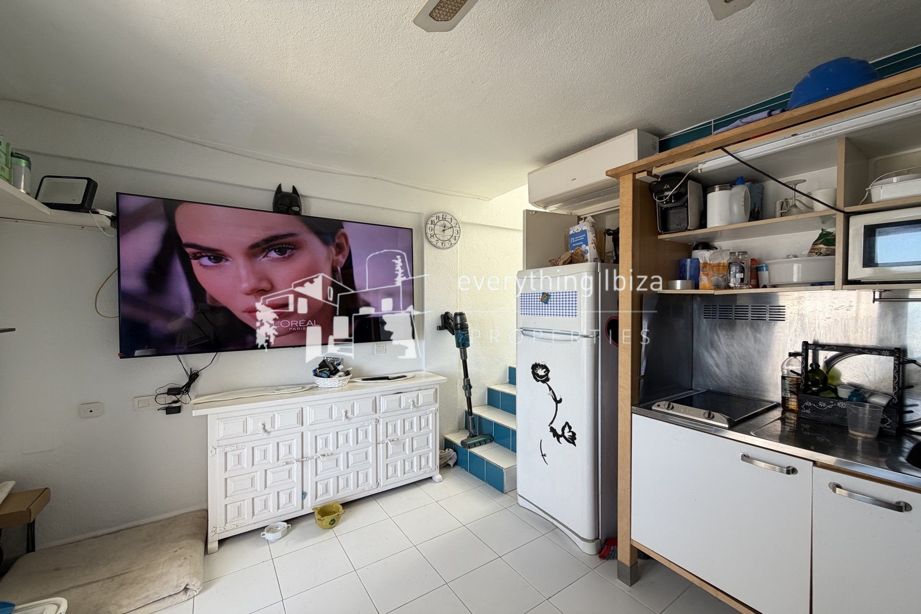 Charming Penthouse Apartment with Rooftop Splash Pool, Sea and Sunset Views - for sale by everything ibiza Properties - ref. 1890