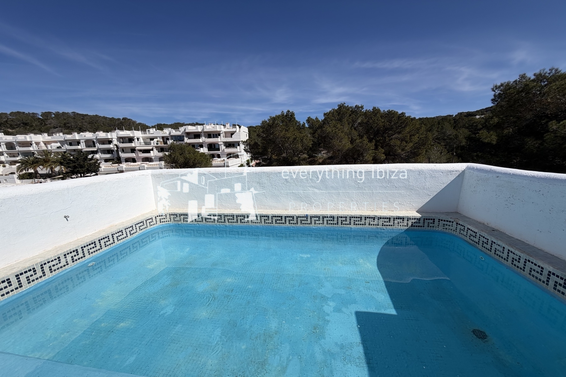 Charming Penthouse Apartment with Rooftop Splash Pool, Sea and Sunset Views - for sale by everything ibiza Properties - ref. 1890