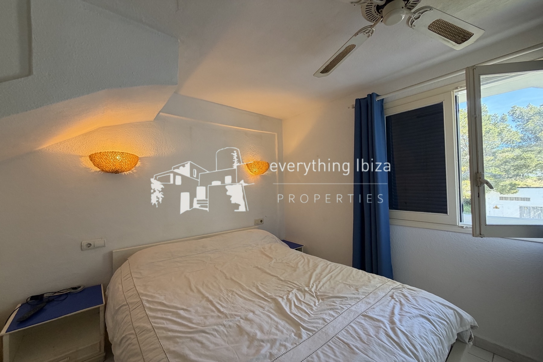 Charming Penthouse Apartment with Rooftop Splash Pool, Sea and Sunset Views - for sale by everything ibiza Properties - ref. 1890