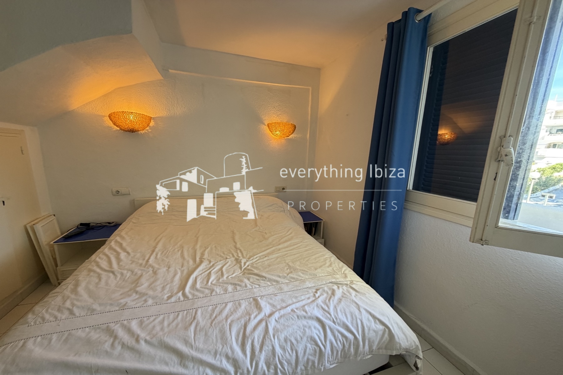 Charming Penthouse Apartment with Rooftop Splash Pool, Sea and Sunset Views - for sale by everything ibiza Properties - ref. 1890