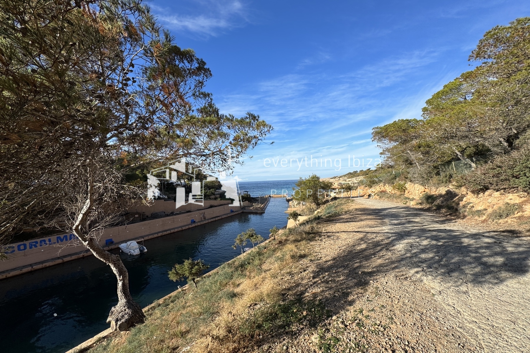 Charming Penthouse Apartment with Rooftop Splash Pool, Sea and Sunset Views - for sale by everything ibiza Properties - ref. 1890