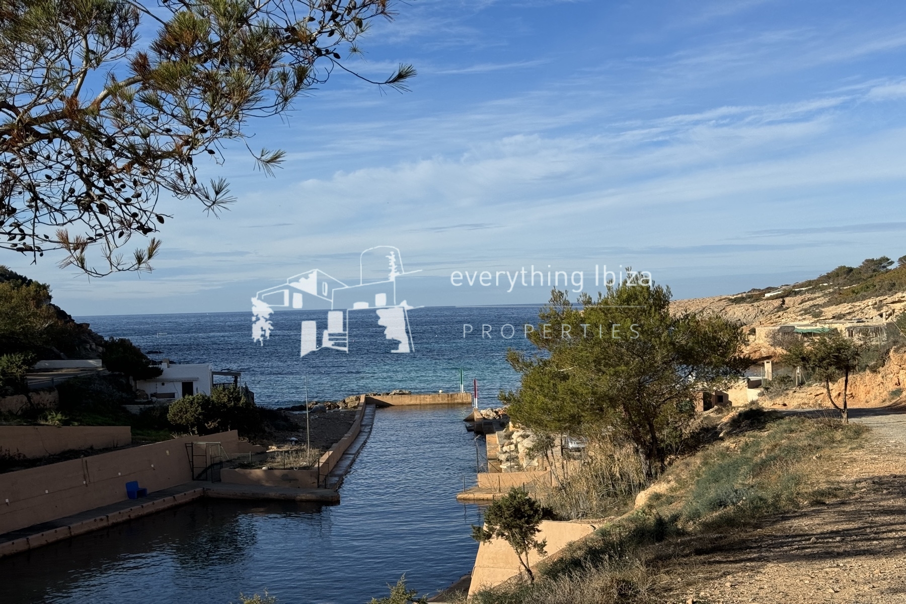 Charming Penthouse Apartment with Rooftop Splash Pool, Sea and Sunset Views - for sale by everything ibiza Properties - ref. 1890