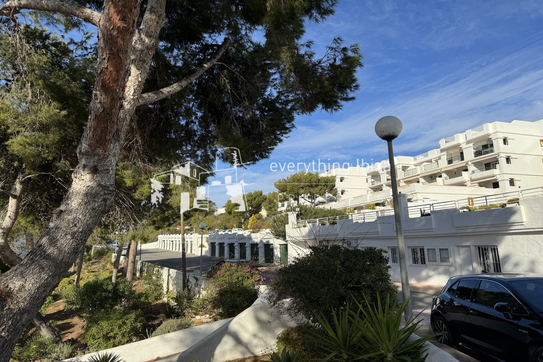 Charming Penthouse Apartment with Rooftop Splash Pool, Sea and Sunset Views - for sale by everything ibiza Properties - ref. 1890