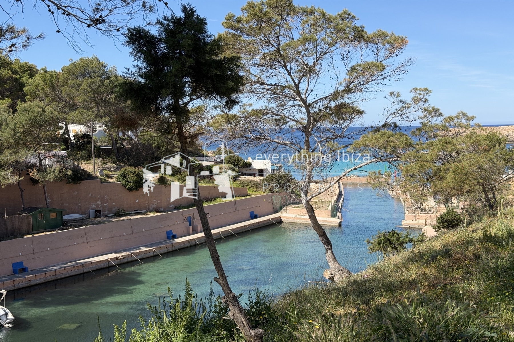 Charming Penthouse Apartment with Rooftop Splash Pool, Sea and Sunset Views - for sale by everything ibiza Properties - ref. 1890