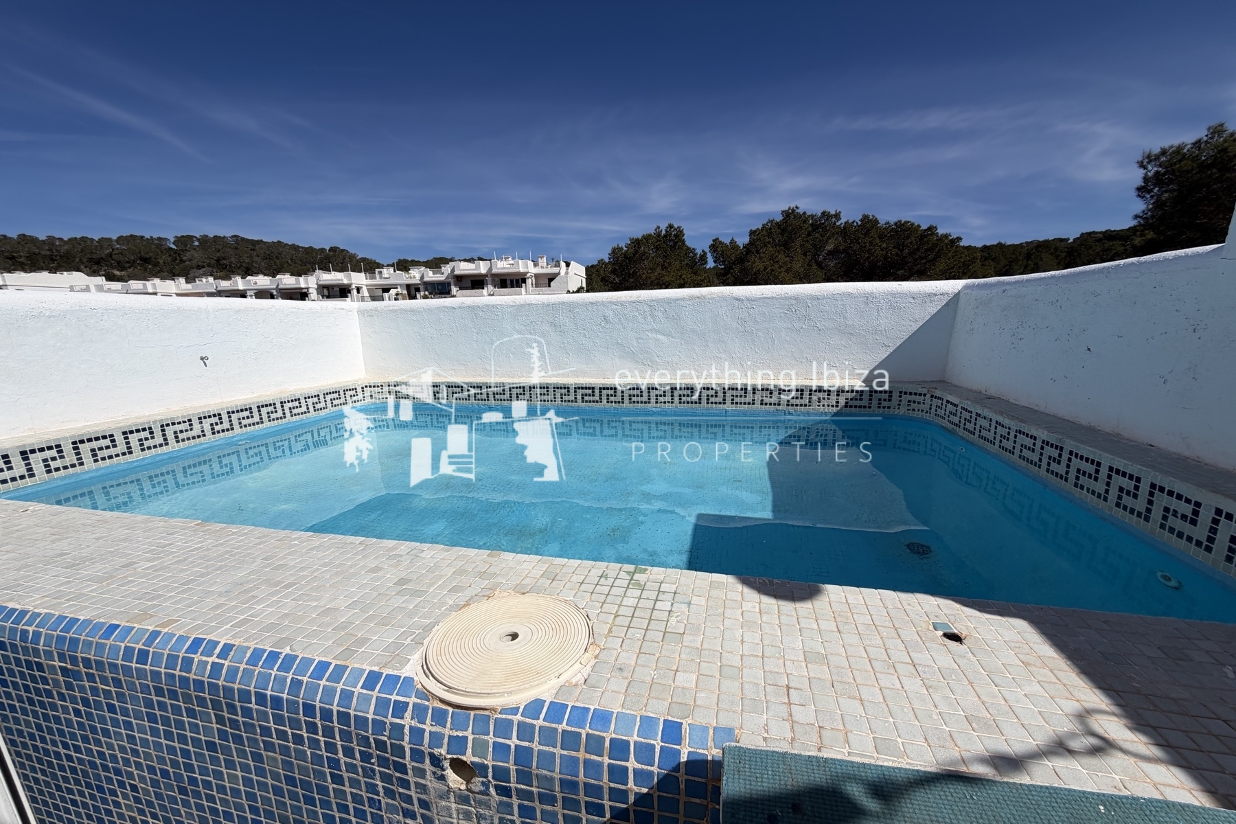 Charming Penthouse Apartment with Rooftop Splash Pool, Sea and Sunset Views - for sale by everything ibiza Properties - ref. 1890