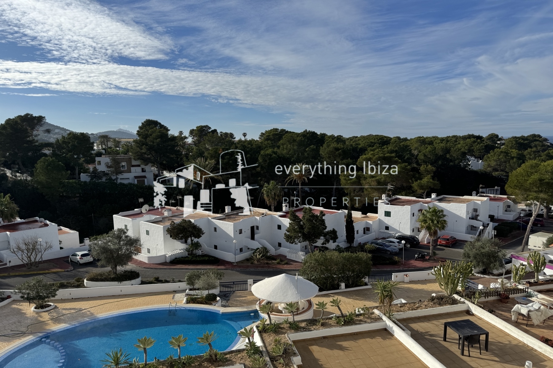 Charming Penthouse Apartment with Rooftop Splash Pool, Sea and Sunset Views - for sale by everything ibiza Properties - ref. 1890
