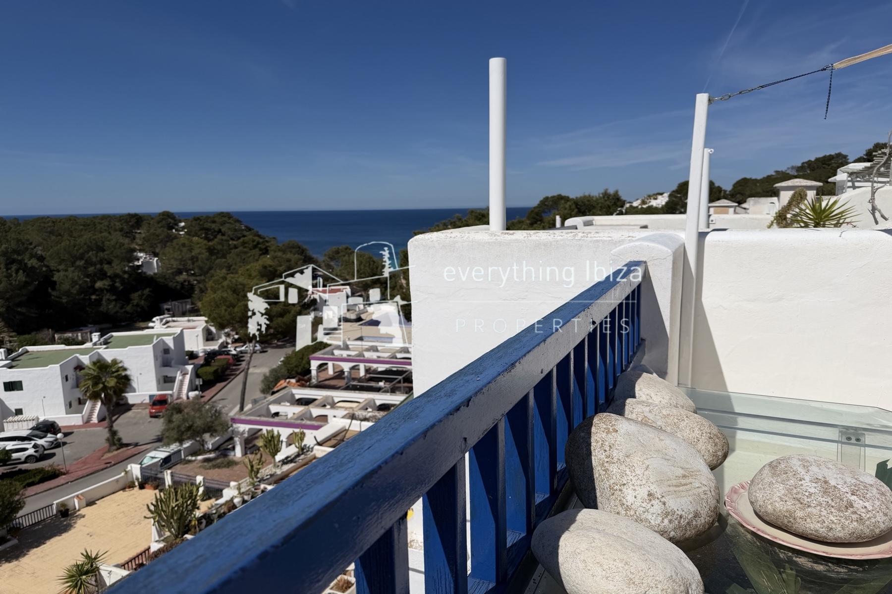 Charming Penthouse Apartment with Rooftop Splash Pool, Sea and Sunset Views - for sale by everything ibiza Properties - ref. 1890