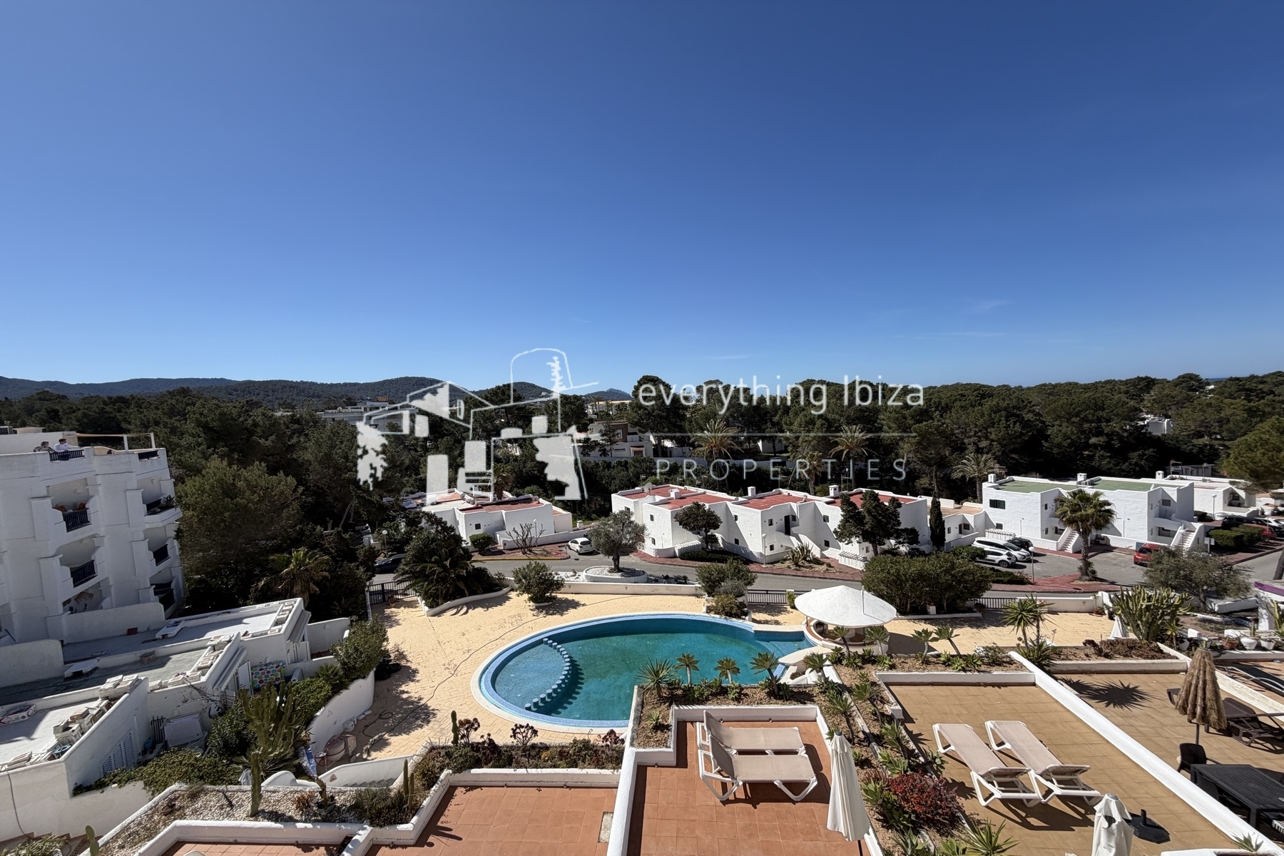 Charming Penthouse Apartment with Rooftop Splash Pool, Sea and Sunset Views - for sale by everything ibiza Properties - ref. 1890