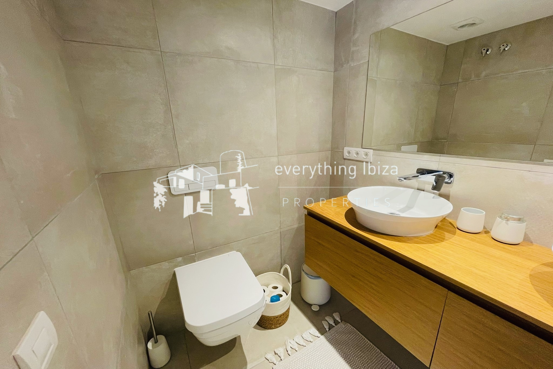 Luxury Penthouse Duplex Apartment Nearby to the Beach with Stunning Sea and Sunset Views - for sale by everything ibiza Properties - ref. 1891