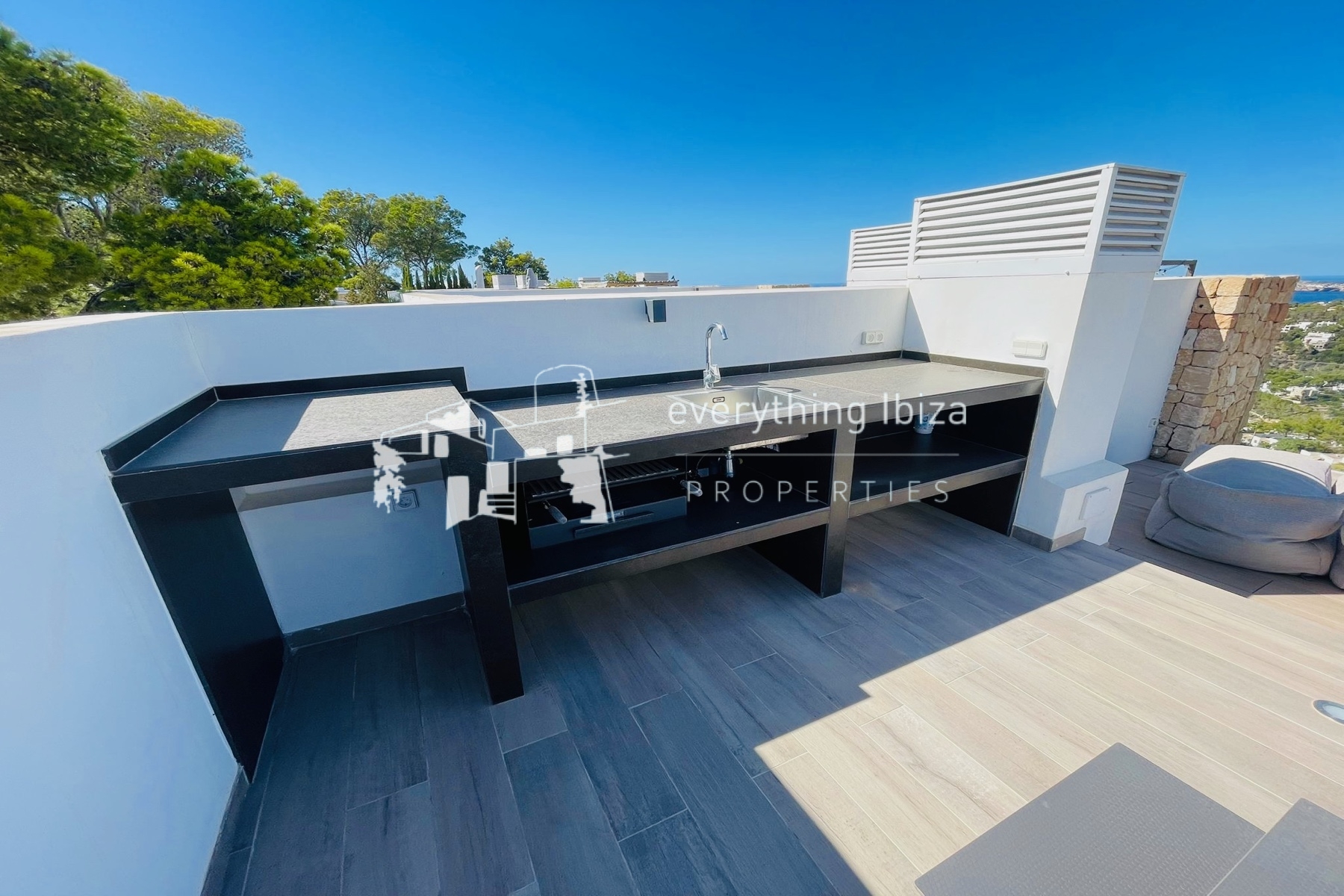 Luxury Penthouse Duplex Apartment Nearby to the Beach with Stunning Sea and Sunset Views - for sale by everything ibiza Properties - ref. 1891