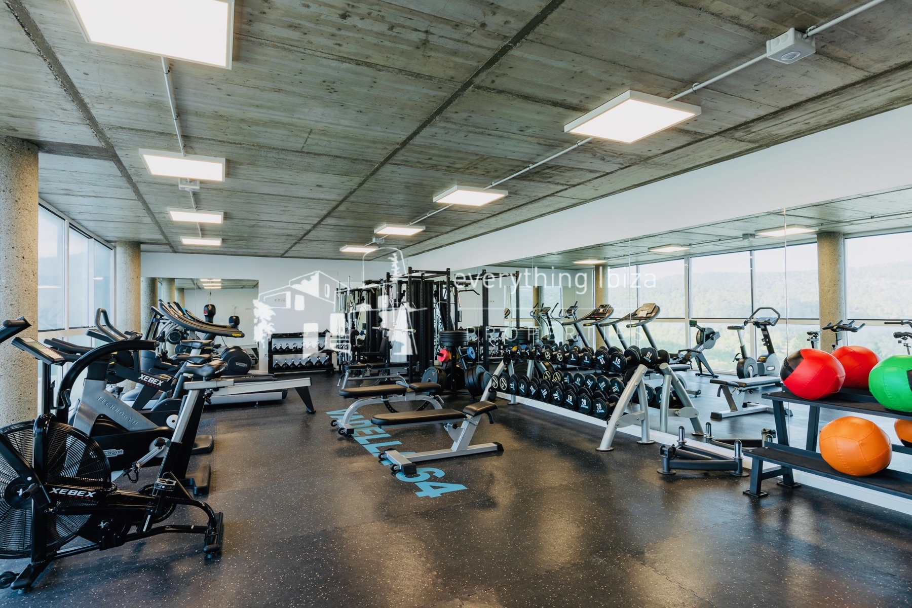 Luxury Penthouse Duplex Apartment Nearby to the Beach with Stunning Sea and Sunset Views - for sale by everything ibiza Properties - ref. 1891