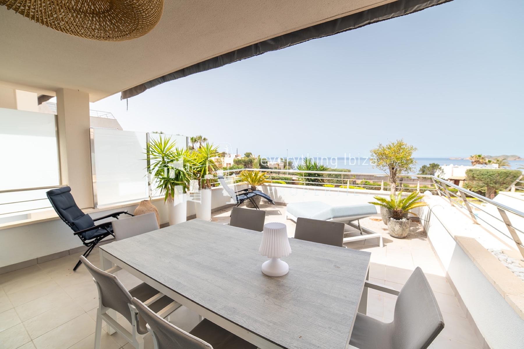 Elegant Modern Apartment in Private Residential Complex with Super Sea and Sunset Views - for sale by everything ibiza Properties - ref. 1892