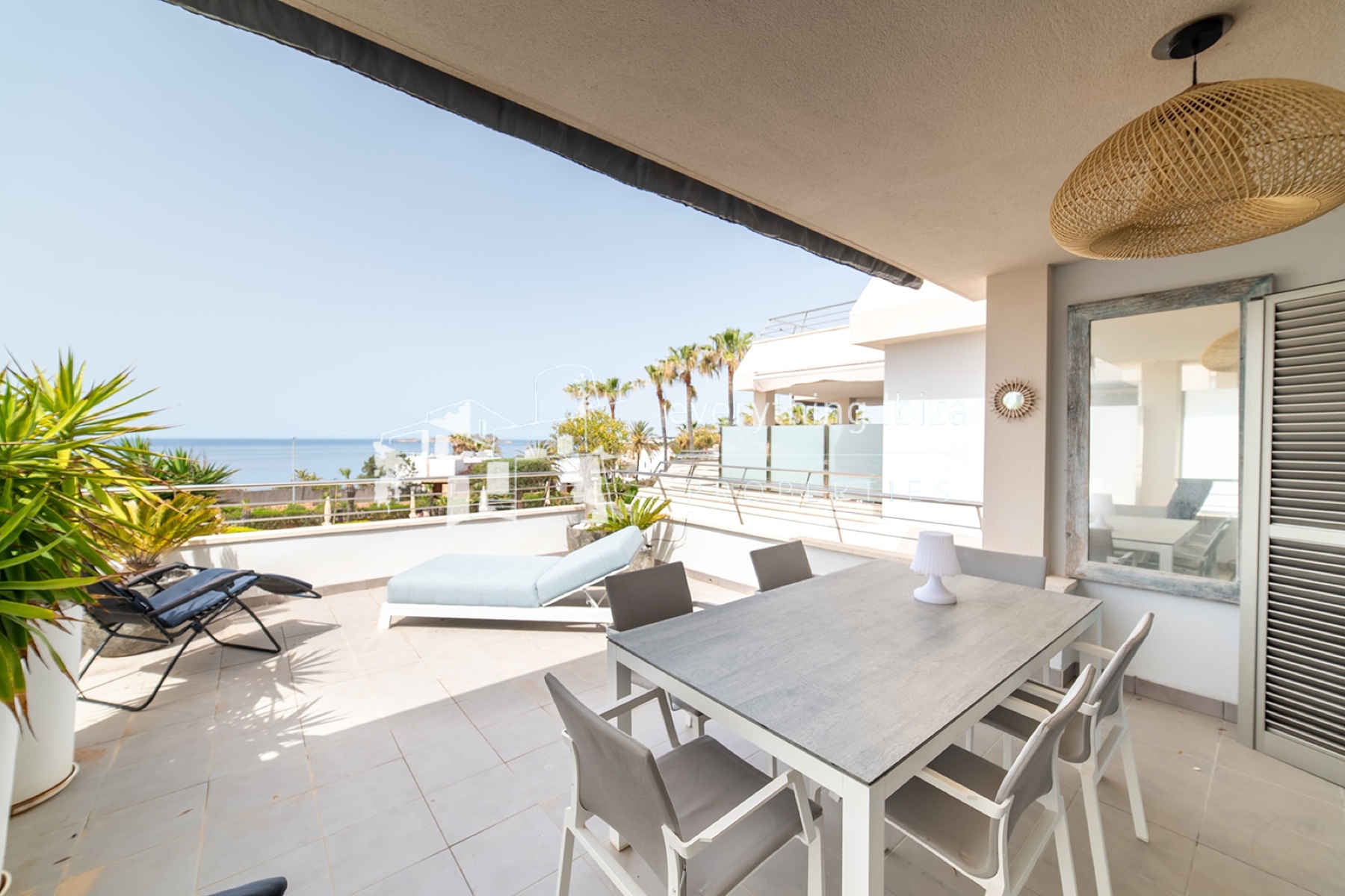 Elegant Modern Apartment in Private Residential Complex with Super Sea and Sunset Views - for sale by everything ibiza Properties - ref. 1892