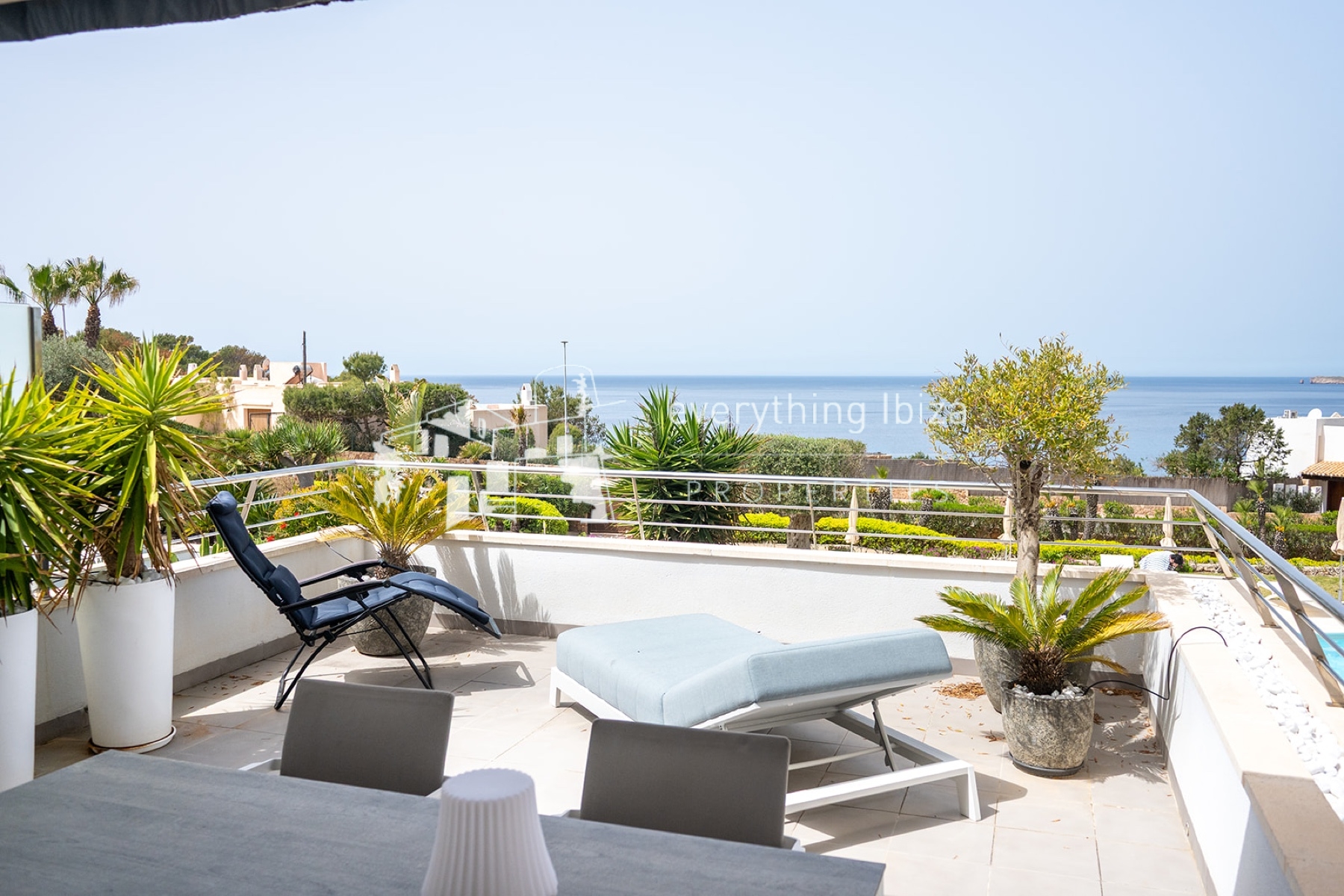 Elegant Modern Apartment in Private Residential Complex with Super Sea and Sunset Views - for sale by everything ibiza Properties - ref. 1892