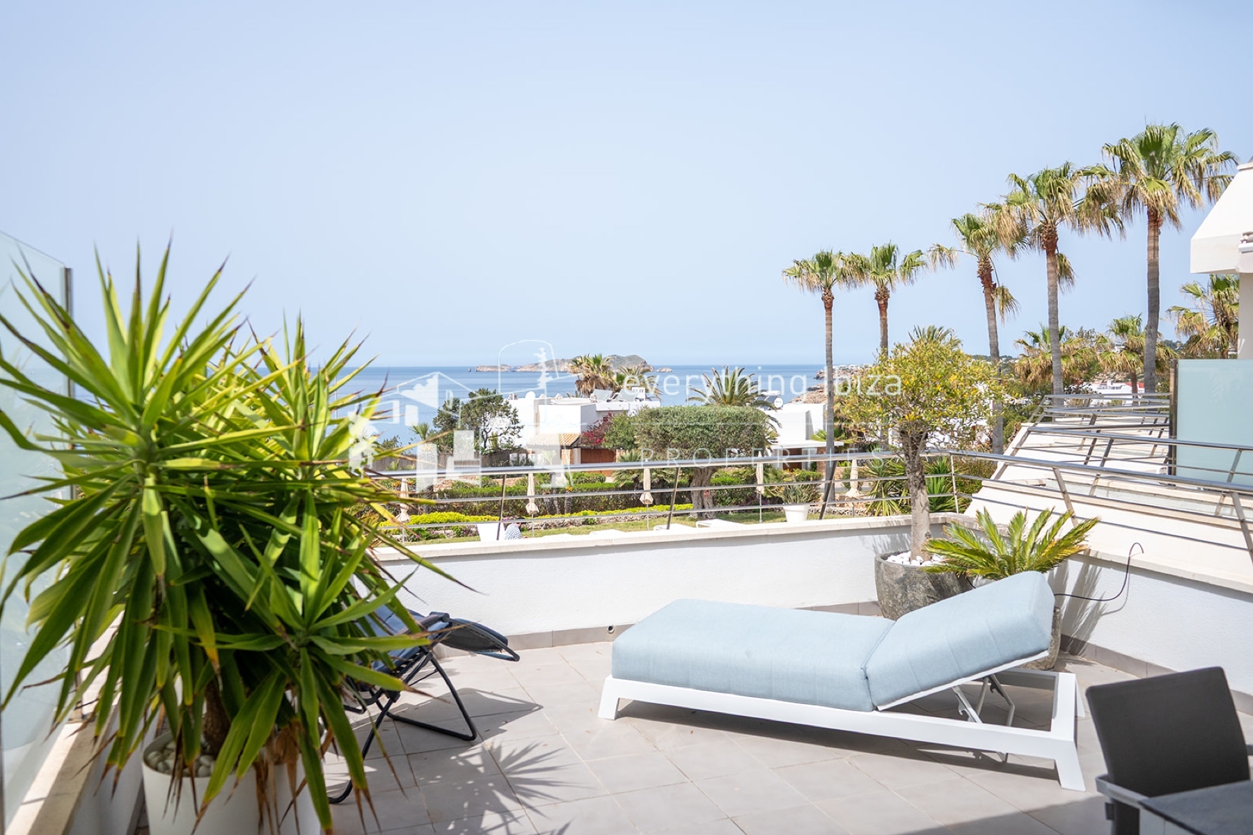 Elegant Modern Apartment in Private Residential Complex with Super Sea and Sunset Views - for sale by everything ibiza Properties - ref. 1892