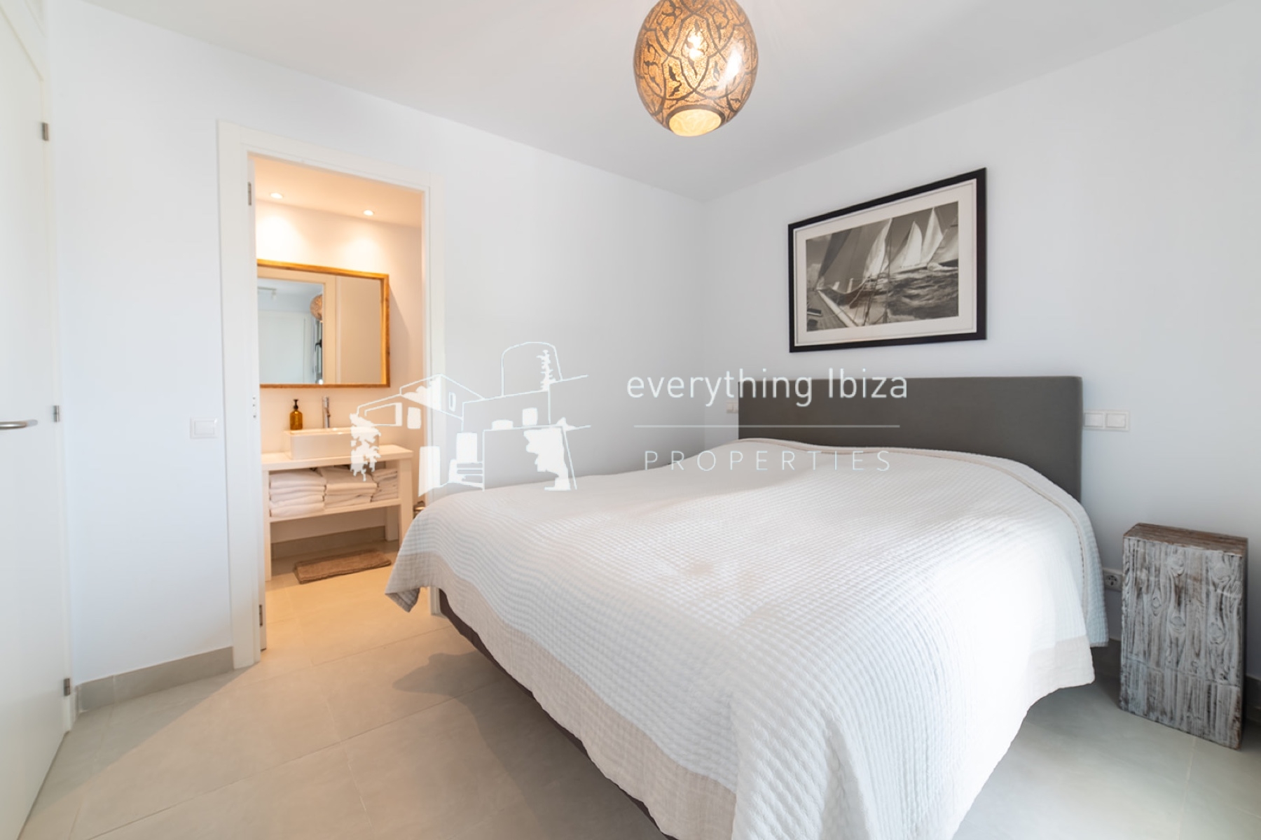 Elegant Modern Apartment in Private Residential Complex with Super Sea and Sunset Views - for sale by everything ibiza Properties - ref. 1892