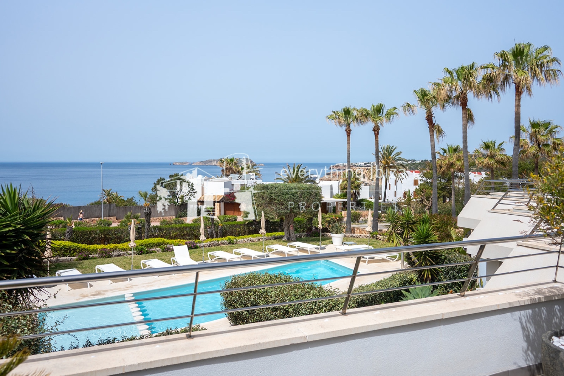Elegant Modern Apartment in Private Residential Complex with Super Sea and Sunset Views - for sale by everything ibiza Properties - ref. 1892