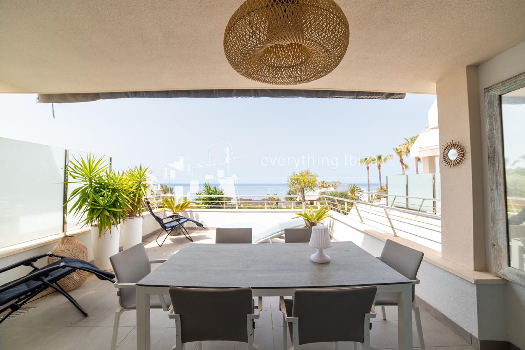 Elegant Modern Apartment in Private Residential Complex with Super Sea and Sunset Views - for sale by everything ibiza Properties - ref. 1892