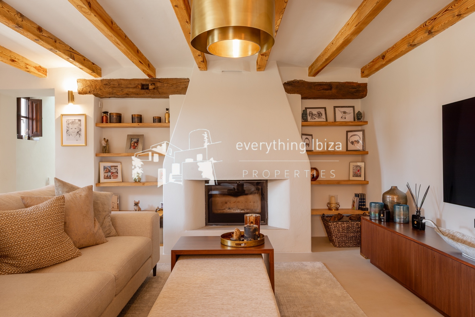 Beautifully Designed Authentic Country Villa with Guest House and Super Sea and Sunset Views - for sale by everything ibiza Properties - ref. 1893