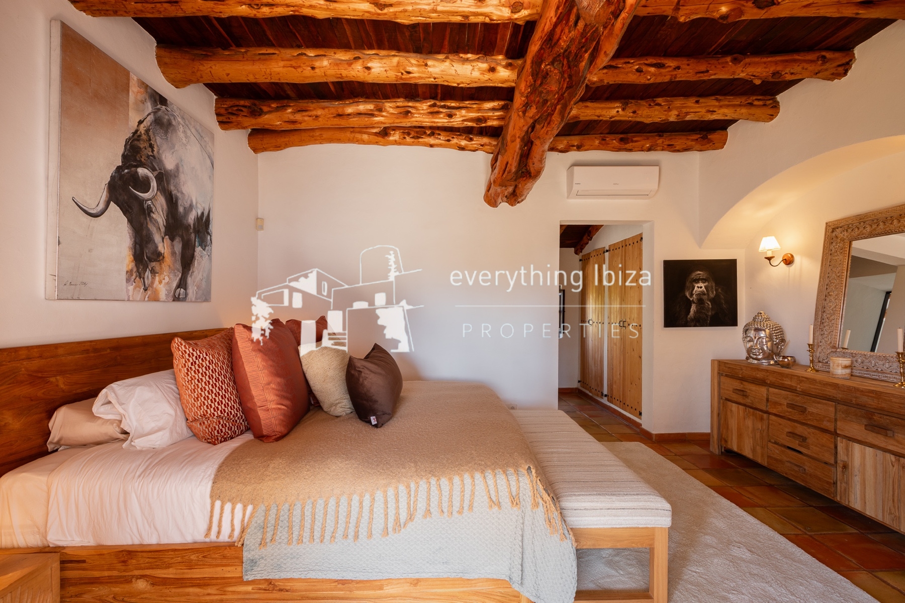Beautifully Designed Authentic Country Villa with Guest House and Super Sea and Sunset Views - for sale by everything ibiza Properties - ref. 1893