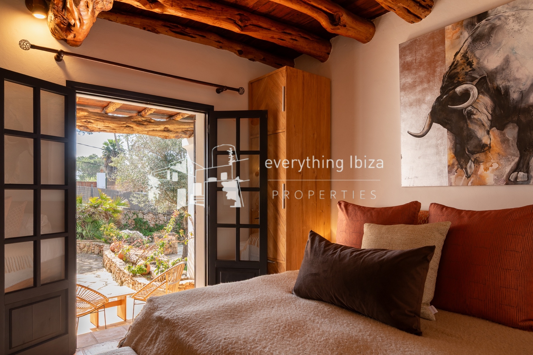 Beautifully Designed Authentic Country Villa with Guest House and Super Sea and Sunset Views - for sale by everything ibiza Properties - ref. 1893