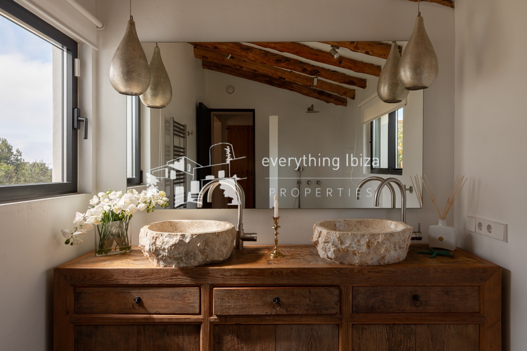 Beautifully Designed Authentic Country Villa with Guest House and Super Sea and Sunset Views - for sale by everything ibiza Properties - ref. 1893