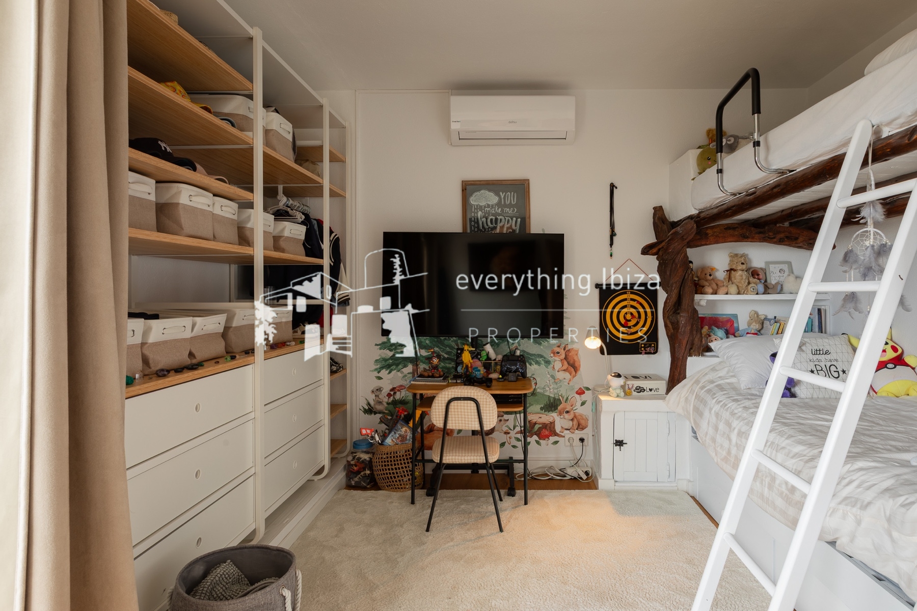 Beautifully Designed Authentic Country Villa with Guest House and Super Sea and Sunset Views - for sale by everything ibiza Properties - ref. 1893