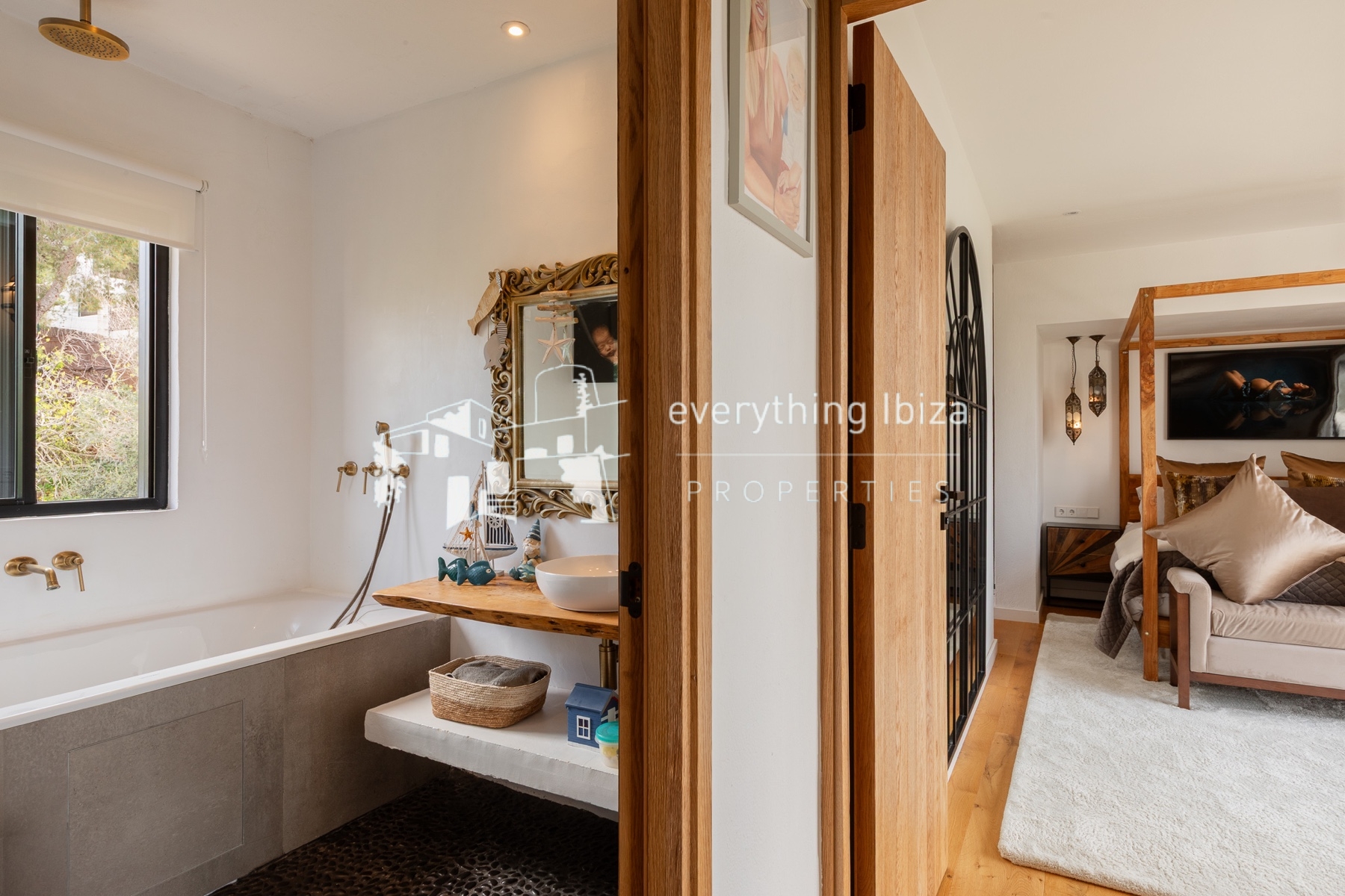 Beautifully Designed Authentic Country Villa with Guest House and Super Sea and Sunset Views - for sale by everything ibiza Properties - ref. 1893