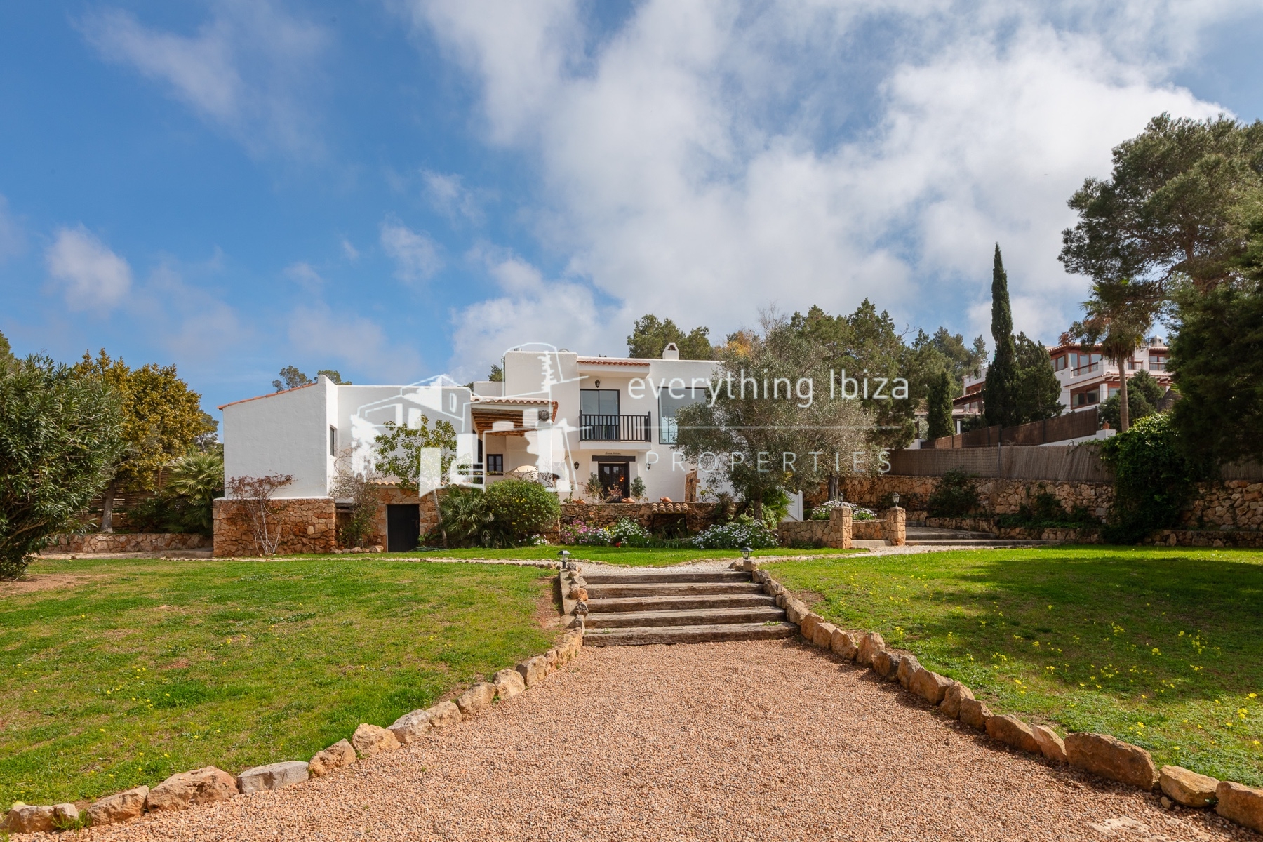 Beautifully Designed Authentic Country Villa with Guest House and Super Sea and Sunset Views - for sale by everything ibiza Properties - ref. 1893