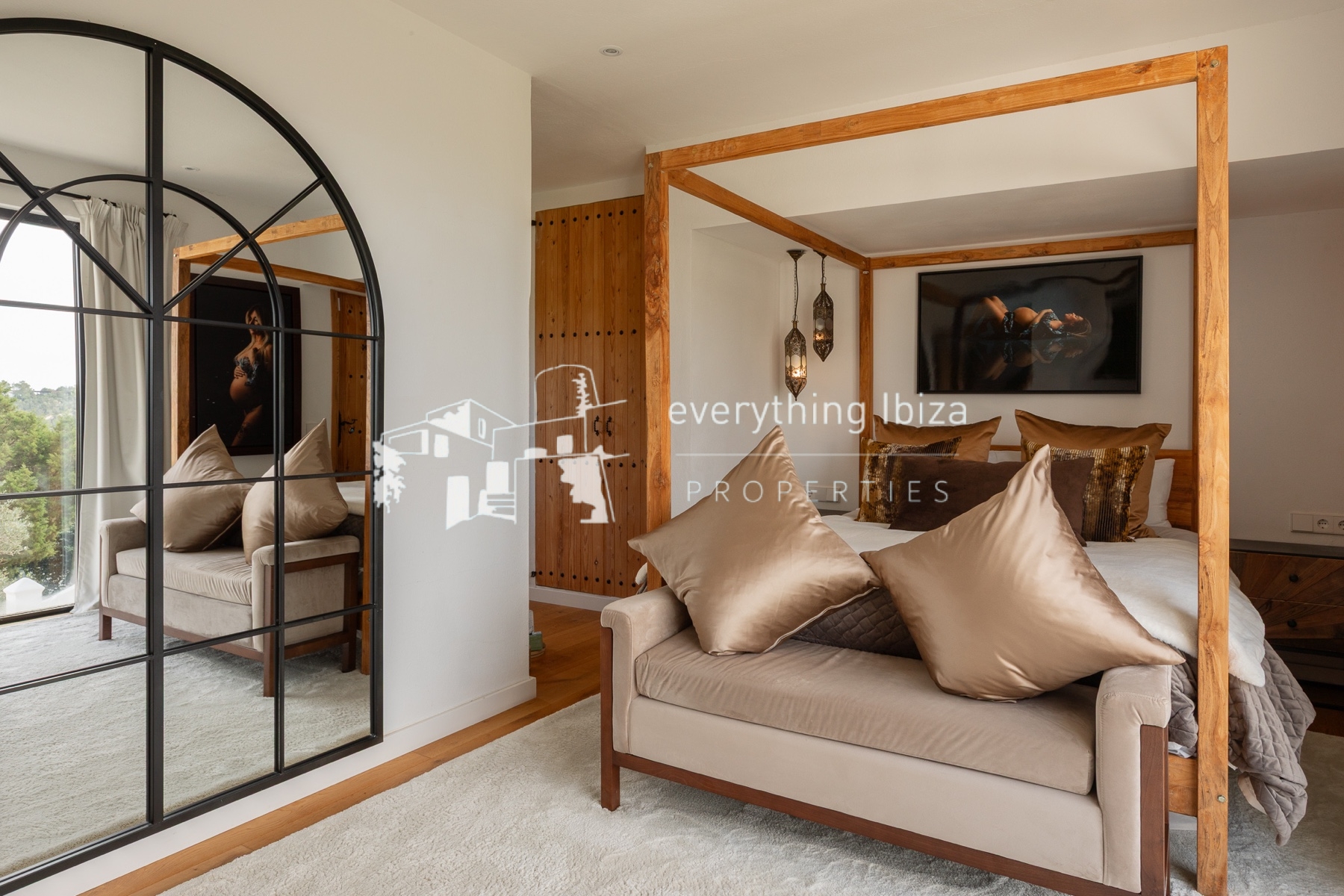 Beautifully Designed Authentic Country Villa with Guest House and Super Sea and Sunset Views - for sale by everything ibiza Properties - ref. 1893