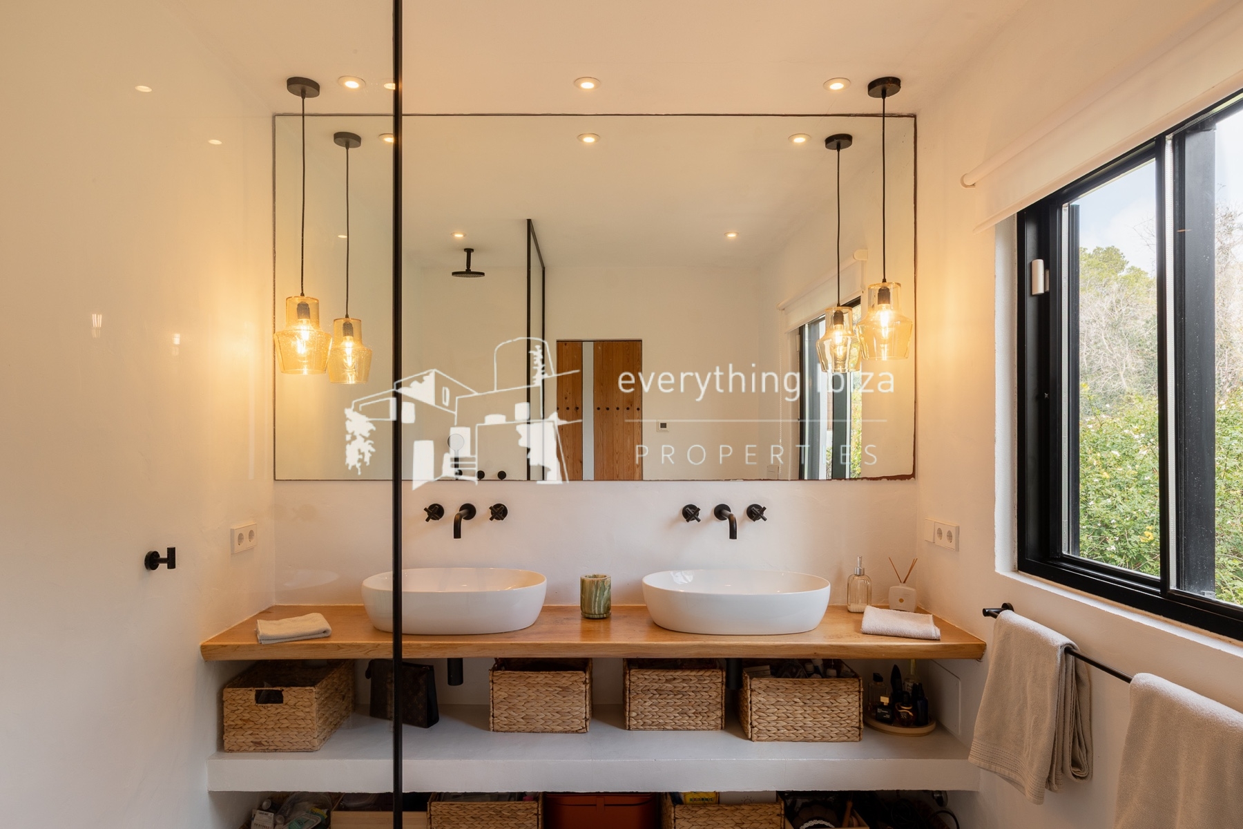 Beautifully Designed Authentic Country Villa with Guest House and Super Sea and Sunset Views - for sale by everything ibiza Properties - ref. 1893