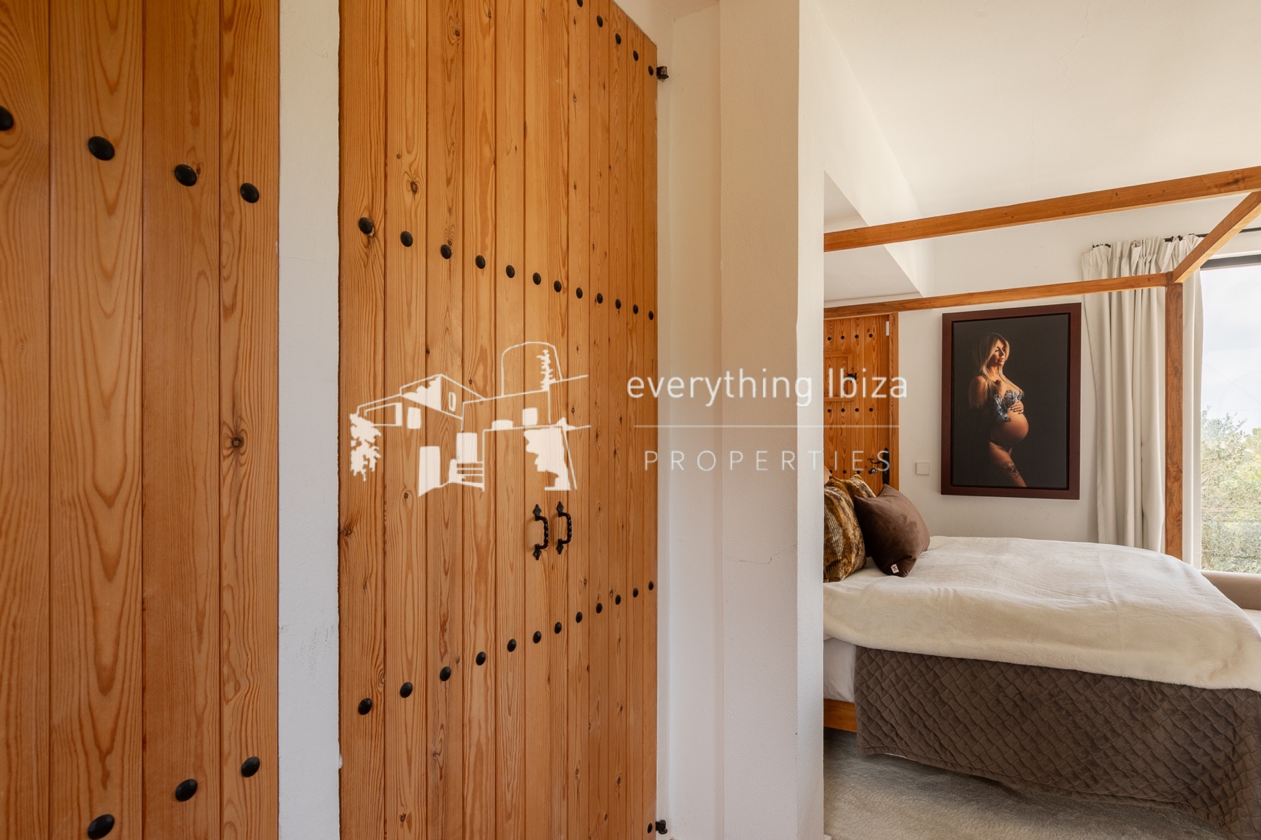 Beautifully Designed Authentic Country Villa with Guest House and Super Sea and Sunset Views - for sale by everything ibiza Properties - ref. 1893