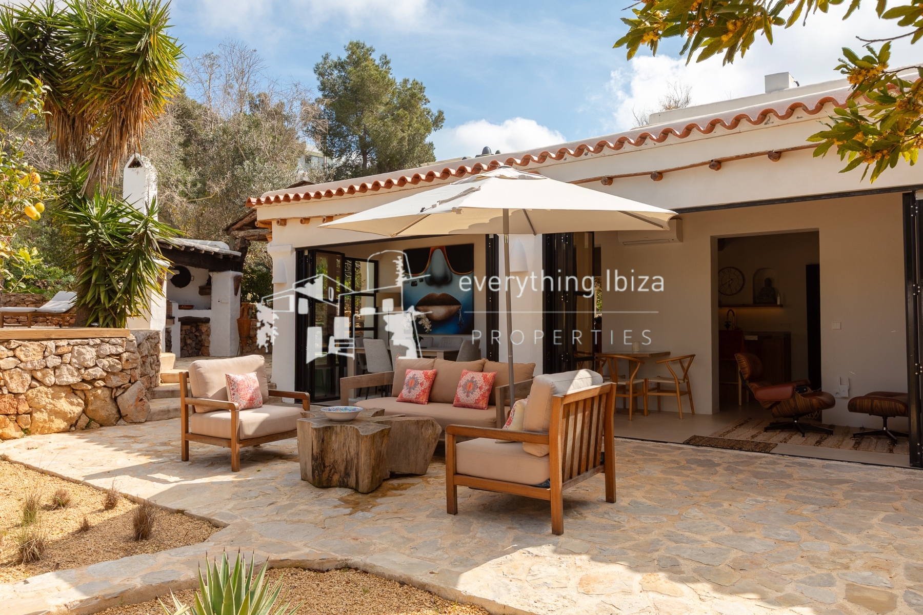 Beautifully Designed Authentic Country Villa with Guest House and Super Sea and Sunset Views - for sale by everything ibiza Properties - ref. 1893