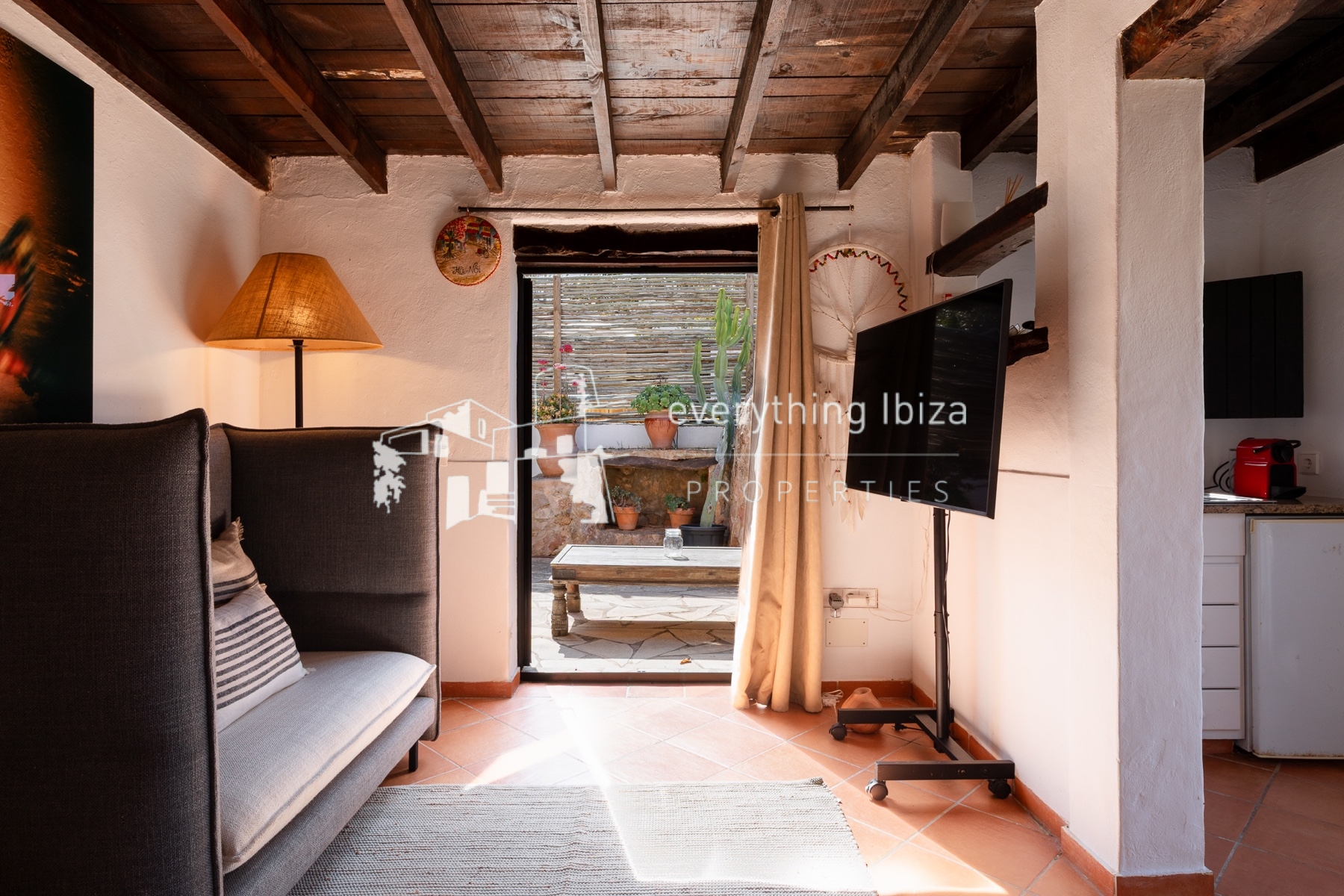 Beautifully Designed Authentic Country Villa with Guest House and Super Sea and Sunset Views - for sale by everything ibiza Properties - ref. 1893