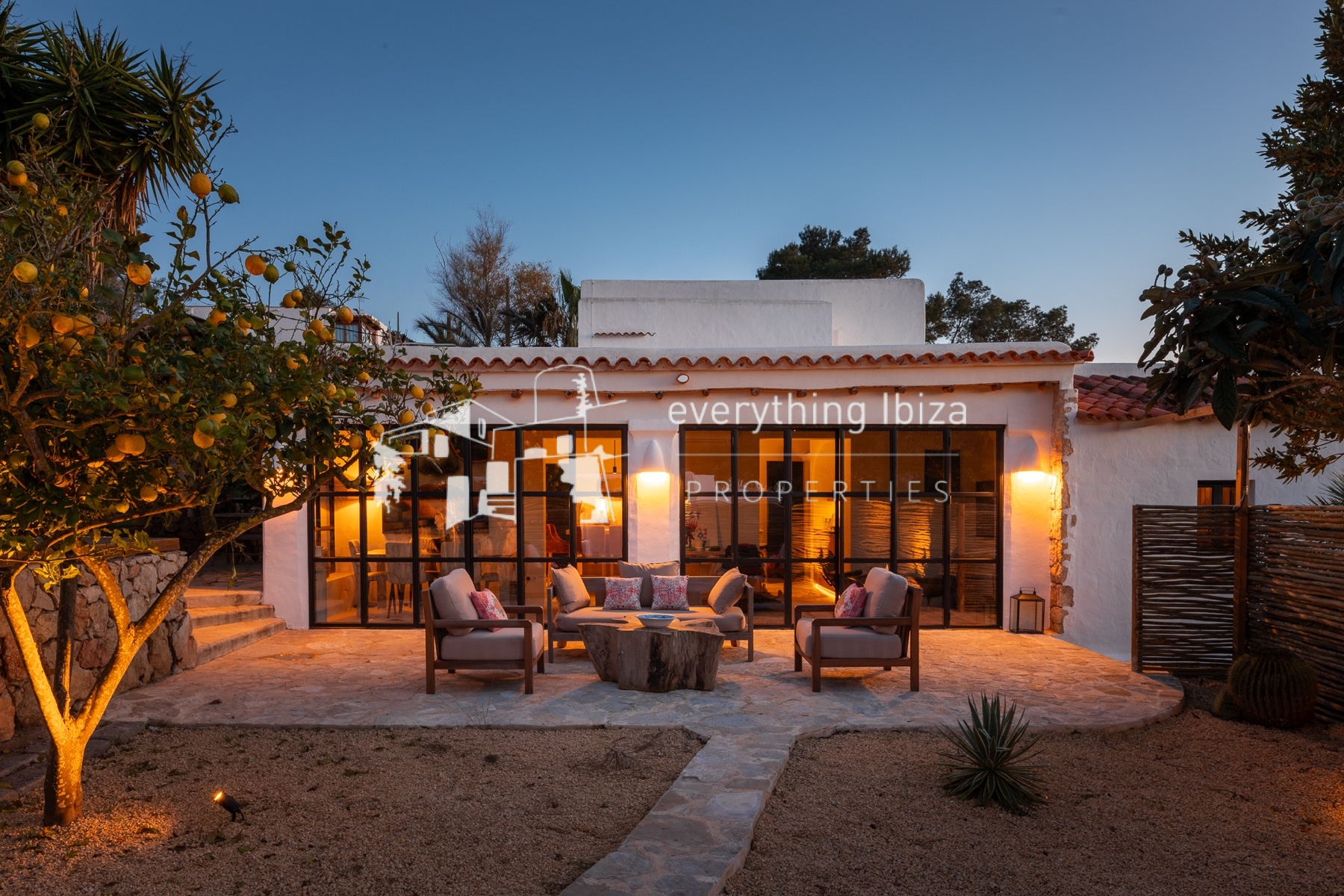 Beautifully Designed Authentic Country Villa with Guest House and Super Sea and Sunset Views - for sale by everything ibiza Properties - ref. 1893