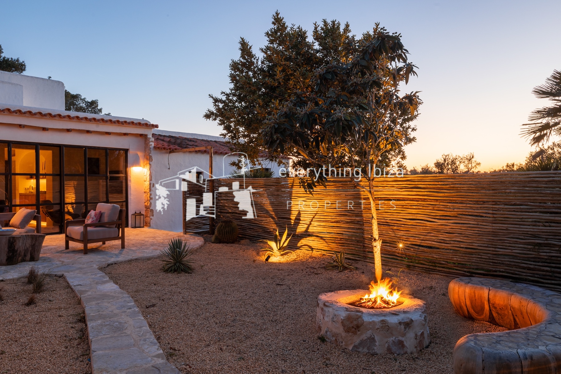 Beautifully Designed Authentic Country Villa with Guest House and Super Sea and Sunset Views - for sale by everything ibiza Properties - ref. 1893