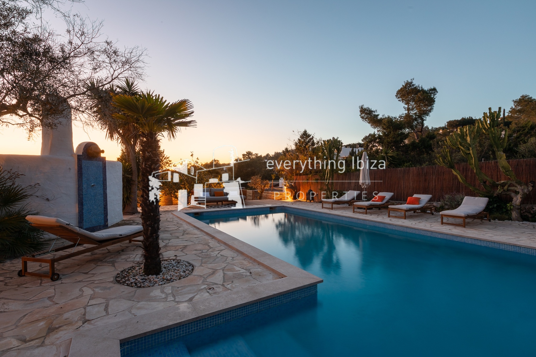 Beautifully Designed Authentic Country Villa with Guest House and Super Sea and Sunset Views - for sale by everything ibiza Properties - ref. 1893
