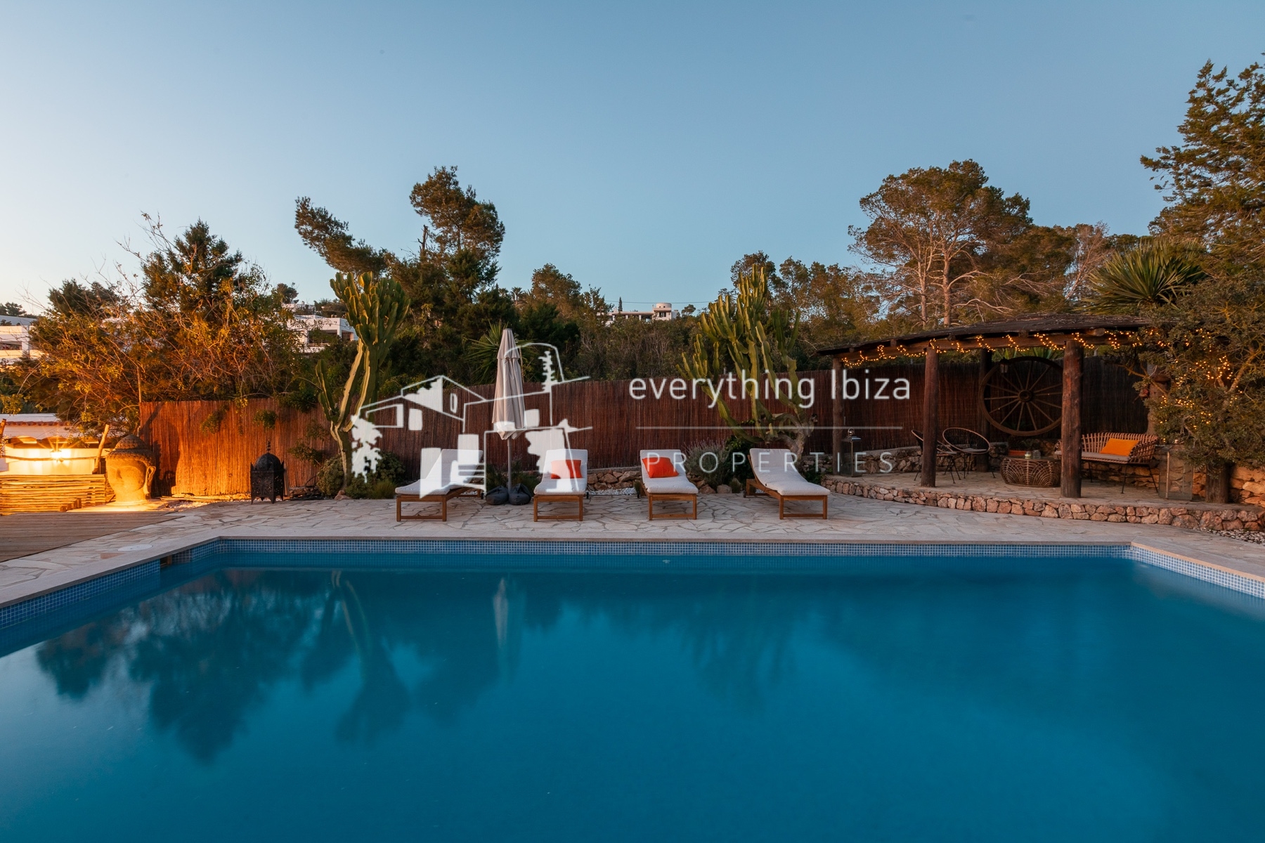 Beautifully Designed Authentic Country Villa with Guest House and Super Sea and Sunset Views - for sale by everything ibiza Properties - ref. 1893