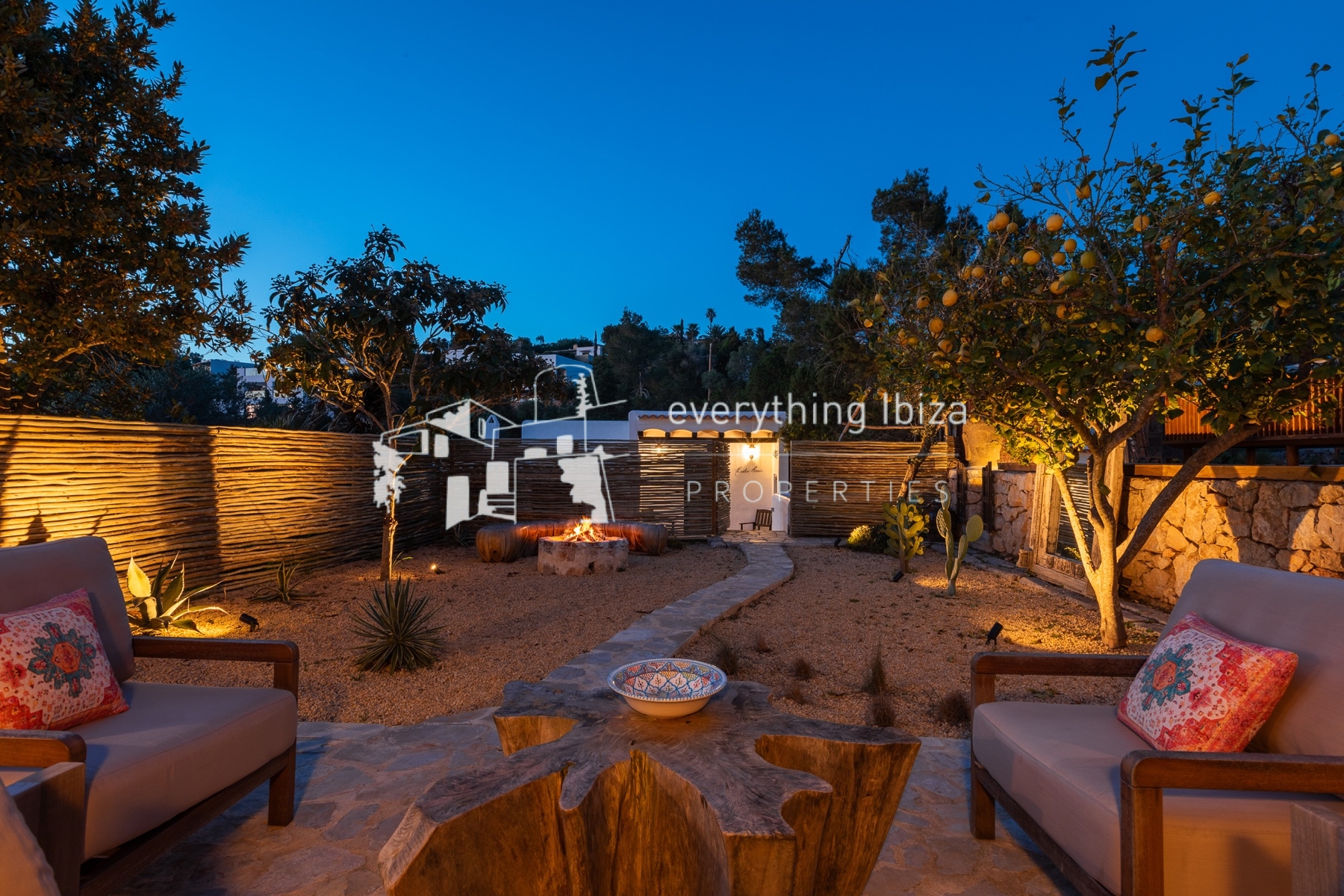 Beautifully Designed Authentic Country Villa with Guest House and Super Sea and Sunset Views - for sale by everything ibiza Properties - ref. 1893