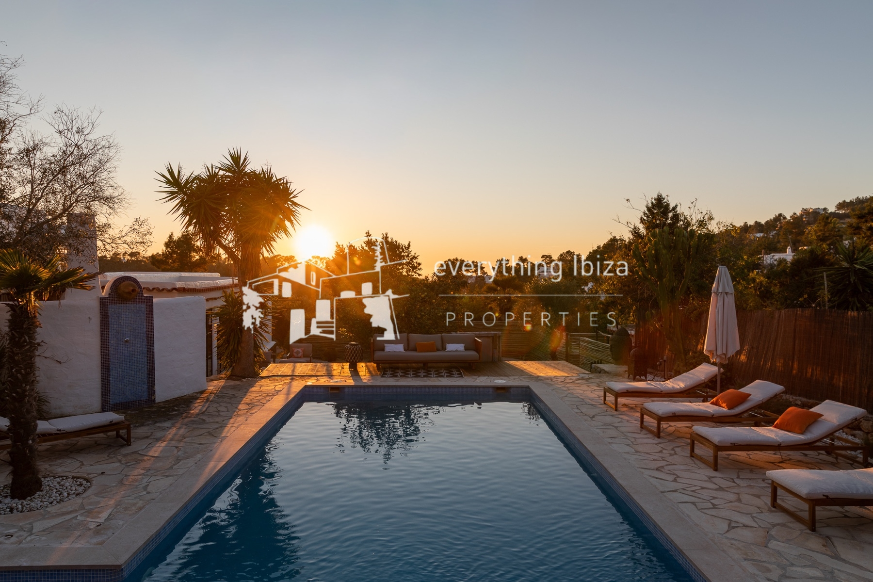 Beautifully Designed Authentic Country Villa with Guest House and Super Sea and Sunset Views - for sale by everything ibiza Properties - ref. 1893
