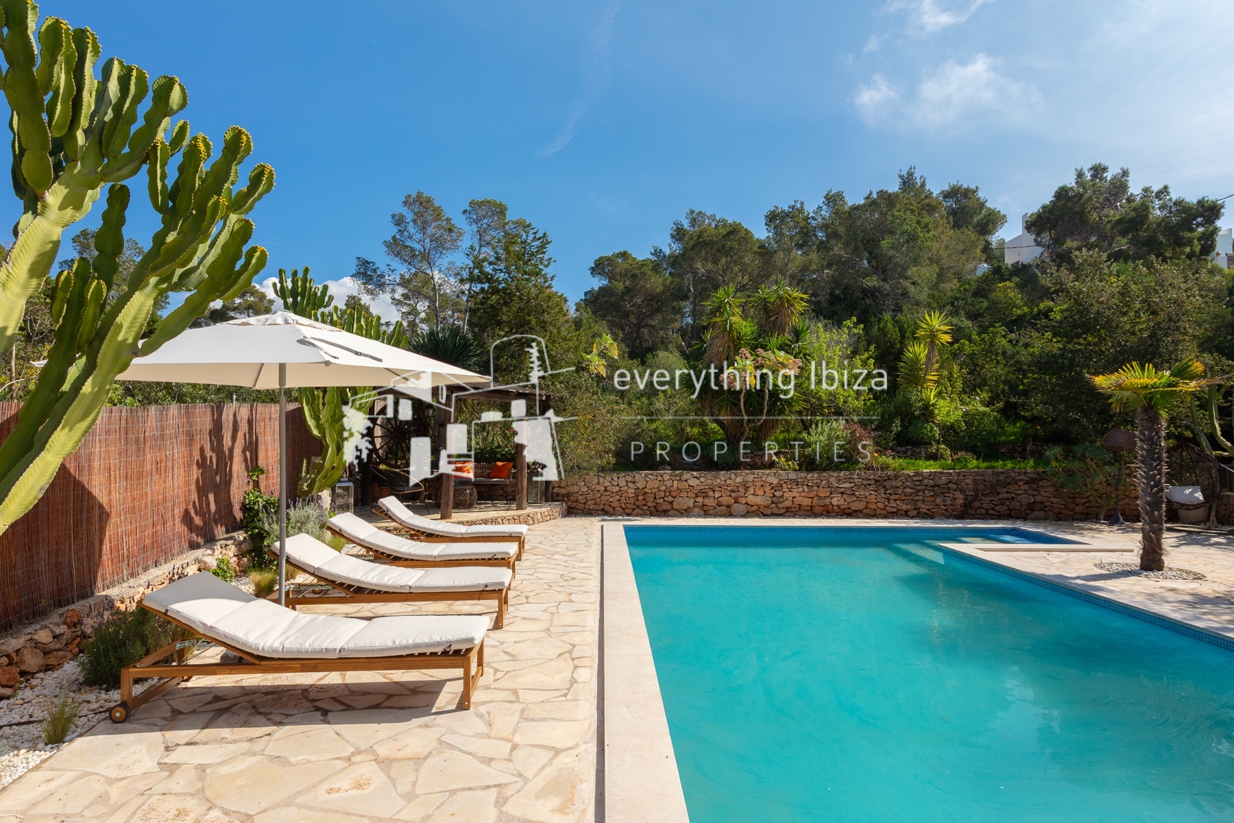 Beautifully Designed Authentic Country Villa with Guest House and Super Sea and Sunset Views - for sale by everything ibiza Properties - ref. 1893