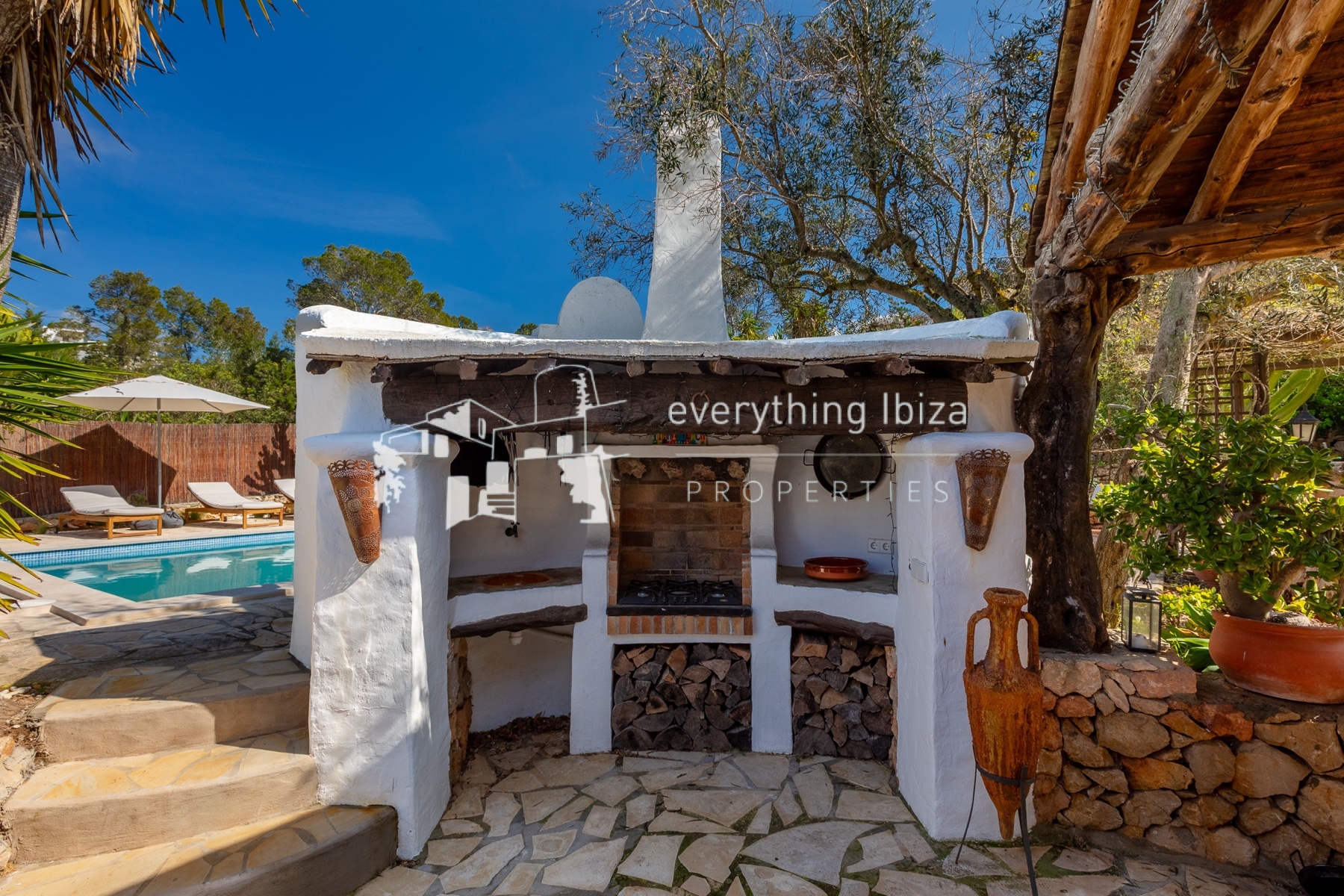 Beautifully Designed Authentic Country Villa with Guest House and Super Sea and Sunset Views - for sale by everything ibiza Properties - ref. 1893