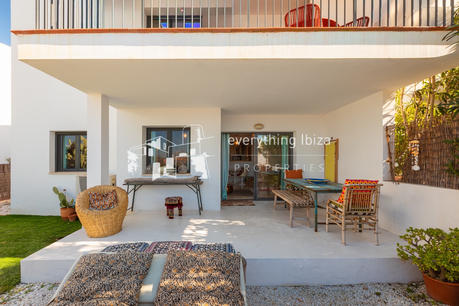 Ground Floor Corner Apartment with Contemporary Bohemium Charm Close to the Nearby Beach - for sale by everything ibiza Properties - ref. 1894